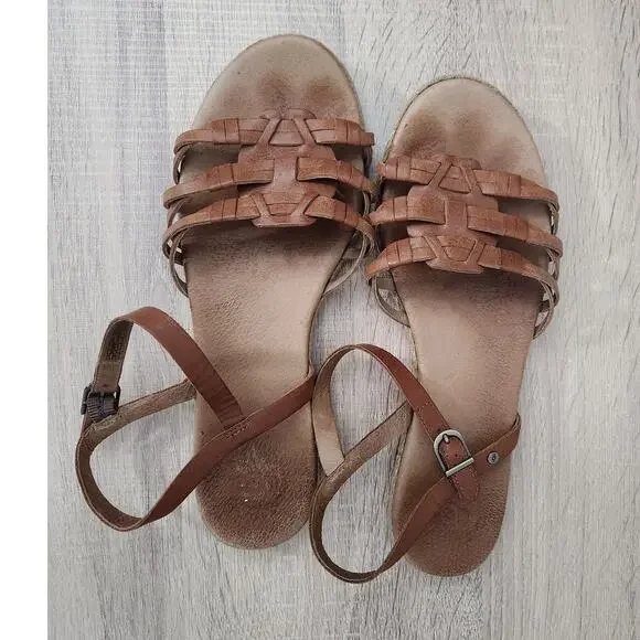 Ugg Larissa Sandals Size 9 Brown Leather Flat Strappy Classic Adjustable Shoes - Picture 5 of 9
